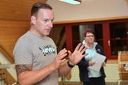 Marc Baudisch (Rettung St. Gallen) und Ursula Forrer (Samariterverband) orientierten über das Pilotprojekt.