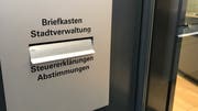 In St.Gallen kann man sein Abstimmungscouvert bis Sonntag, 12 Uhr, in den Briefkasten links neben dem Rathauseingang werfen. (Bild: Luca Ghiselli - 19. September 2018)