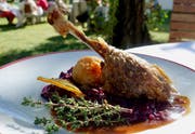 Gänsebraten mit Kartoffelknödel und Blaukraut ist der kulinarische Klassiker in Österreich und Deutschland. (Bilder: Ingrid Schindler)