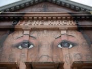 Die Frau auf der Offenen Kirche beschäftigt die Bevölkerung. (Bild: Benjamin Manser)