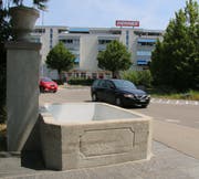 Brunnen am Andwilerkreisel führt wegen Sanierung kein Wasser. Bild: Johannes Wey, 26.7.2019