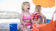 Inszeniertes Familienglück auf Instagram sieht anders aus. Echtes Glück kommt dosiert. (Bilder: Imago, Plainpicture)
