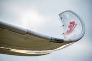 Ein Flügel eines Airbus A350 der Air China. Auf Ecospeed-Bearbeitungszentren der Starrag Group werden Flügelrippen gefräst. Das sind Strukturbauteile im Inneren des Flügels. (Bild: Airbus/PD)