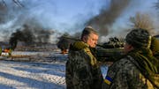 Der ukrainische Präsident Petro Poroschenko bei einem Besuch des militärischen Trainingscenters Desna in der Nähe der Grosstadt Tschernihiw. (Bild: Mykola Lazarenko/EPA (28 November 2018))