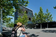 Das Uptown-Hochhaus in Zug sorgt seit 2010 für Gesprächsstoff. (Bild: Stefan Kaiser)