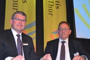 Thomas Nüesch, Präsident des Veraltungsrats (links), und Jakob Frischknecht, Vorsitzender der Geschäftsleitung, freuen sich über ein erfolgreiches Jahr der Clientis Bank Thur. (Bild: Adi Lippuner)