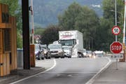 Stau am Zoll in Kriessern. (Bild: Gert Bruderer)