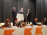 Die Regierungsräte Guido Graf (links) und Reto Wyss (Mitte) im Gespräch mit VBL-Sprecher Christian Bertschi. (Bild: Urs-Ueli Schorno)