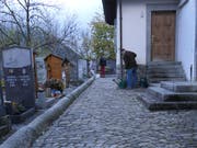 Der Friedhofweg soll einer Sanierung unterzogen werden. (Bild: Philipp Zurfluh, Spiringen, 30. Oktober 2018)