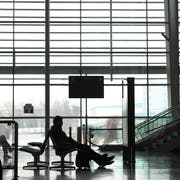 In der Abflughalle des Basler Euro-Airports traf Ali auf seinen Schlepper. (Bild: Chris Iseli)