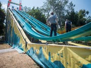 Forensiker untersuchen die «Summerslide»-Wasserrutsche nach mehreren Unfällen. (Bild: Reto Martin (Steckborn, August 2018))