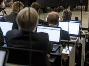 Laptop statt Papier: Für die Umtriebe soll der Luzerner Kantonsrat von 250 Franken pro Kopf profitieren. (Bild: Nadia Schärli, 22. Oktober 2018)