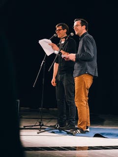Phibi Reichling und Kilian Ziegler alias Die Agile Liga verpassten dieses Jahr knapp die Titelverteidigung. Sie schlugen sich wacker im Beatboxen und reihten Wortspiele aneinander – etwa: «Rage against the washmachine!»
