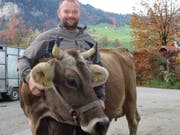 Wendel Odermatt mit Kuh Eule.