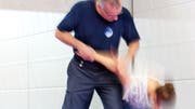 Rahmenprogramme wie der Kurs in Selbstverteidigung sind buchbar. (Bild: PD)
