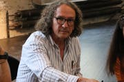 Künstler Josef Felix Müller diskutierte an beiden Foren zur Entwicklung eines neuen Stadtsanktgaller Kulturkonzeptes mit. (Bild: Reto Voneschen - 15. August 2018)