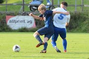 Marius Schwabe (links) rettete Ebnat-Kappel mit seinen zwei späten Toren wenigstens einen Punkt. (Bild: Beat Lanzendorfer)
