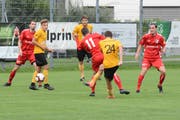 Die gelben Wattwiler wurden durch einige unglückliche Entscheide aus dem Tritt gebracht und beziehen gegen das bisherige Schlusslicht Winkeln eine bittere Niederlage. (Bild: Beat Lanzendorfer)