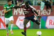 Alain Wiss (FC St.Gallen) gegen Grejohn Kyei (Servette FC) beim Spiel vom vergangenen Wochenende. (Bild: Marc Schumacher/Freshfocus - 21. September 2019)