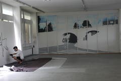 Noch ein Spiel mit drinnen und draussen: Das Bild an der Frontwand ist eine Ansicht aus dem unmittelbaren Umfeld des Werkhauses 45. (Bild: Reto Voneschen - 18. Juni 2016)