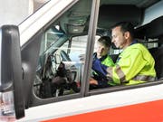 In Wattwil verletzte sich eine Person bei einem Sturz auf der Baustelle für die Überbauung Süd. Die Ambulanz wurde alarmiert und brachte das Unfallopfer ins Spital. (Symbolbild: Donato Caspari)