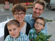 Mirjam und Simon Zünd mit ihren Söhnen Alexander (l.) und Christoph.