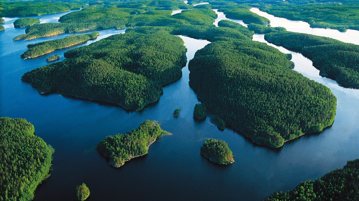 Какую страну называют страной 1000 озер. Финляндия Страна тысячи озер. Финляндия тысяча озер. Финляндия Страна 1000 озер. Озеро Суоми Финляндия.
