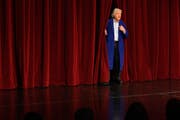 Auch mit 85 Jahren eine bestechende Bühnenpräsenz: Emil Steinberger im Luzerner Theater. (Bild: Roger Grütter, Luzern, 9. November 2019)