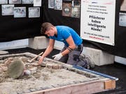 Ein Pflästerer an der Thurgauer Berufsmesse 2017. (Bild: Mareycke Frehner)
