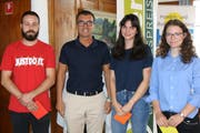 George Floro (2.v.l.) mit den Preisträgern der Kategorie der dreijährigen Lehre (von links): Kevin Weibel, Severine Kaufmann und Michaela Krapf.