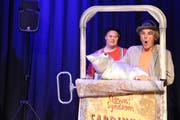 Eric Gadient (links) und Olli Hauenstein gaben eine Kostprobe ihres Programms. Am 25. Mai sind sie mit ihrer Show Clown-Syndrom im Würth Haus zu Gast. (Bild: Jolanda Riedener)