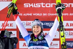 Wendy Holdener jubelt im Ziel über Gold. (Bild: Alessandro Trovati / AP)