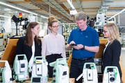 Matthias Raunhardt, Leica Geosystems, erklärt die Technologie. (pd)