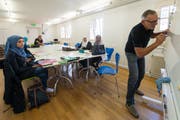 Ein bereits bestehendes Integrationsprojekt der Stadt Sursee: ein Deutschkurs für Migrantinnen und Migranten. (Bild: Dominik Wunderli, 25. September 2018)