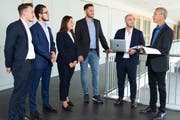 Lorenz Neher (rechts) ist stolz auf sein «Energie-Team» (pd)