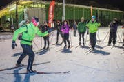 Schnupperkurse für angehende Langläuferinnen und Langläufer finden diesen Dienstag und Mittwoch auf der City-Loipe auf der Kreuzbleiche statt. (Bild: Ralph Ribi - 5. Februar 2019)