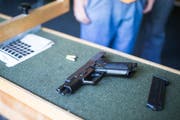 Der Verurteilte hat nach Ansicht des Kantonsgerichts seine Waffen nicht sorgfältig genug aufbewahrt. (Symbolbild: Peer Füglistaller)