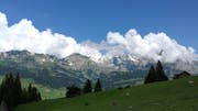 Vor dem Obertoggenburg – hier vom Klangweg aus fotografiert – macht die Hitze halt. (Bild: Ruben Schönenberger)