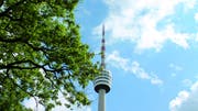 Als Wahrzeichen ist der Fernsehturm von weit her sichtbar. (Bild: PD)
