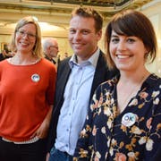 Stadtrat Andreas Elliker umrahmt von Sonja Vock (Marketing Mitsommerfest-OK) und Martina Dumelin (Mitsommerfest-Geschäftsführerin). (Bild: Mathias Frei)