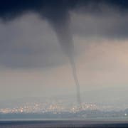 Wasserhosen wie diese sind auf dem Bodensee immer wieder zu sehen. (Bild: Andreas Walker)