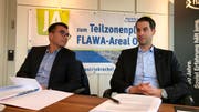 Stehen hinter der Umzonung: Gewerbevereinspräsident George Floros (links) und Flawa-CEO Nicolas Härtsch. (Bild: Andrea Häusler)