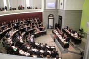 Einblick in die Debatte um das Sparpaket KP17 im Luzerner Kantonsrat: Im 120-köpfigen Parlament sind Frauen genauso untervertreten wie in den Exekutiven der Gemeinden. (Bild: Manuela Jans-Koch, 7. November 2016)
