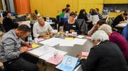 In Kleingruppen machen sich Fachleute für Frühe Förderung Gedanken, wie die Strategie dereinst umgesetzt werden soll. (Bild: PD)