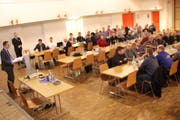 Alois Gunzenreiner informierte über die Geschäfte der Bürgerversammlung von Wattwil. (Bild: Martin Knoepfel)
