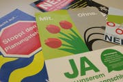 Die Gegner und Befürworter des Autobahnanschluss Plus machten mobil: Werbeflyer, Leserbriefe und Plakate prägten den Alltag der Goldacher und Rorschacher Bevölkerung. (Bild: Jolanda Riedener)