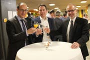 Marc Mächler, Ivan Louis (SVP-Kantonsrat und Präsident Verein Campus Wattwil) und Stefan Kölliker (von links). (Bild: Martin Knoepfel)