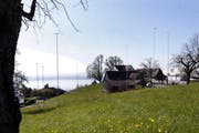 Sämtliche Baubegriffe im Kanton Zug sollen harmonisiert werden. Im Bild: Bauprofile im Rötel ob Zug. Bild: Werner Schelbert (7. April 2017)