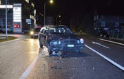 Nicht mehr fahrbar: Eines der Autos nach dem Verkehrsunfall. (Bild: Kapo Nidwalden)