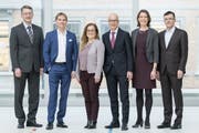 Gruppenbild mit Stadtschreiber: Auf dem offiziellen Pressebild 2018 des St.Galler Stadtrats sind von links nach rechts Stadtschreiber Manfred Linke, Stadtrat Peter Jans und Stadträtin Maria Pappa (beide SP), Stadtpräsident Thomas Scheitlin (FDP), Stadträtin Sonja Lüthi (Grünliberale) und Stadtrat Markus Buschor (parteilos) zu sehen. (Bild: PD/Daniel Ammann - 14. Februar 2018)